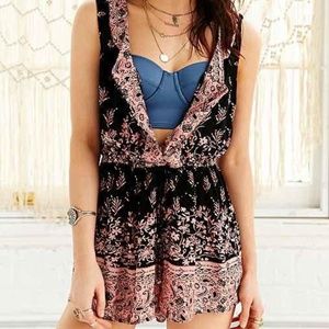 Ecote Magdelina Romper Floral Size Small